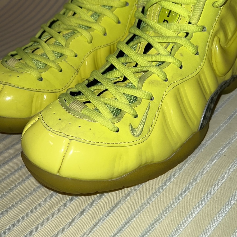 2014 Nike Air Foamposite Pro Volt Size 7 624041-700 - Picture 4 of 13